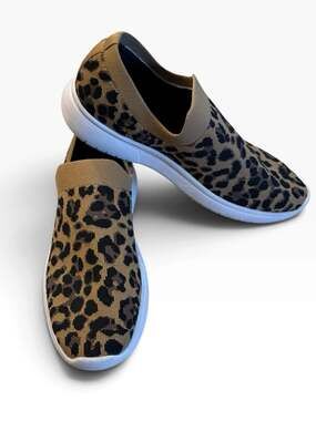 Blondo Womens 9.5 Waterproof Leopard Slip-On Sneakers